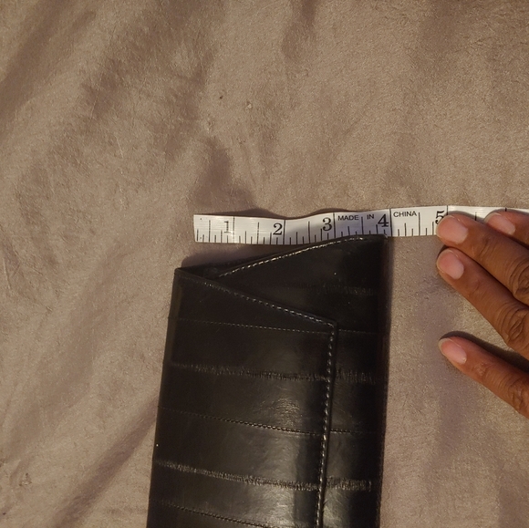 Kenneth Cole Clutch ... 🤩...very classy! - Picture 3 of 5